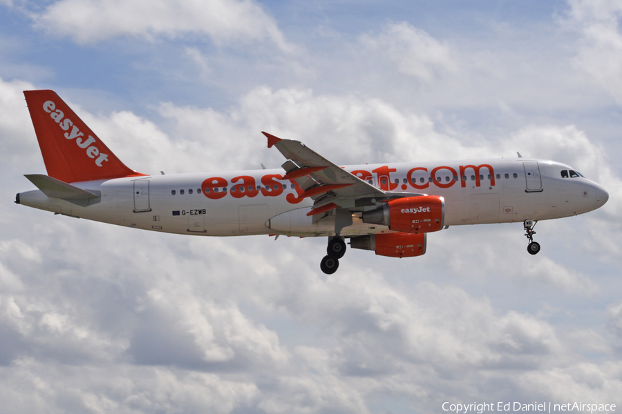 easyJet Airbus A320-214 (G-EZWB) | Photo 51552