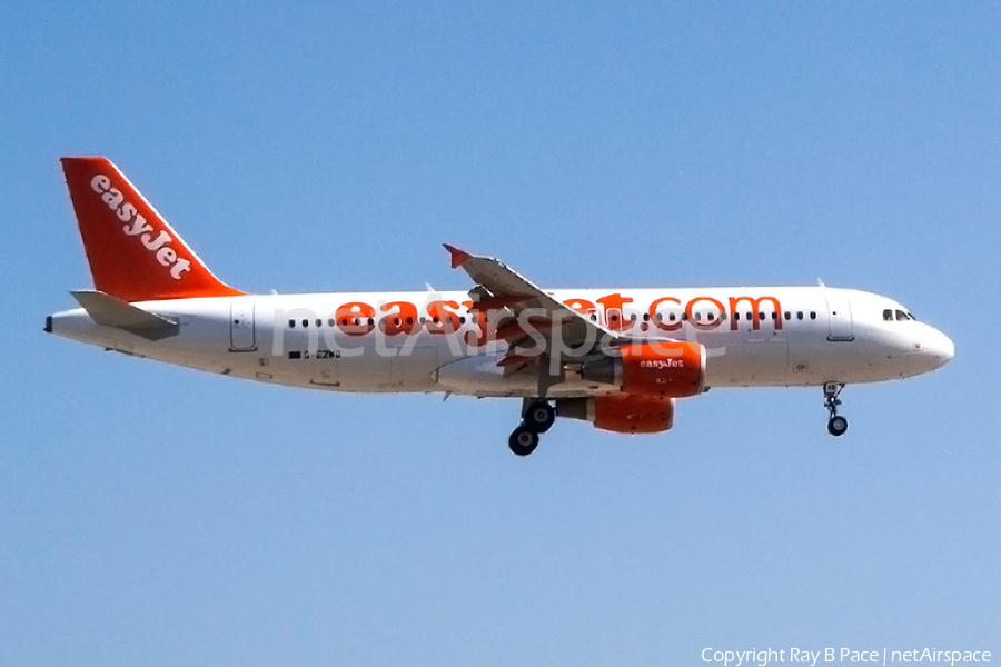 easyJet Airbus A320-214 (G-EZWB) | Photo 393681