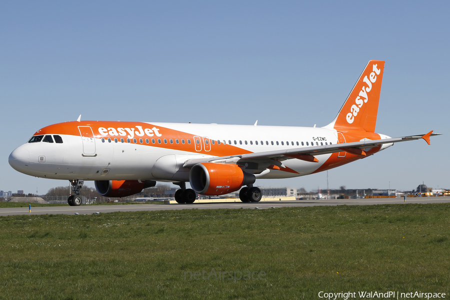 easyJet Airbus A320-214 (G-EZWC) | Photo 562757