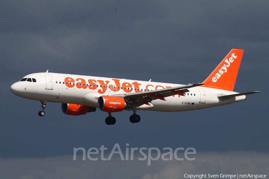 easyJet Airbus A320-214 (G-EZWC) | Photo 78677