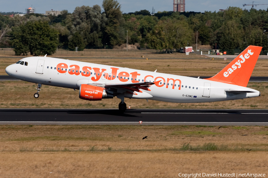 easyJet Airbus A320-214 (G-EZWC) | Photo 424742