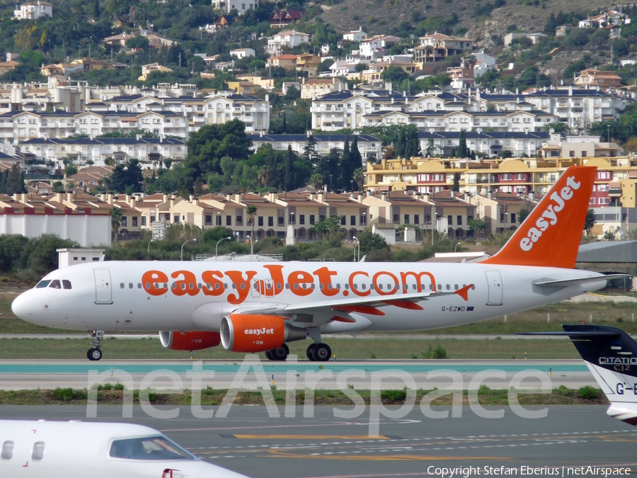 easyJet Airbus A320-214 (G-EZWD) | Photo 662703