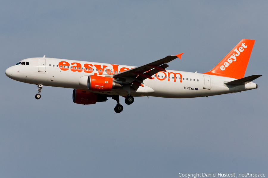 easyJet Airbus A320-214 (G-EZWD) | Photo 472290