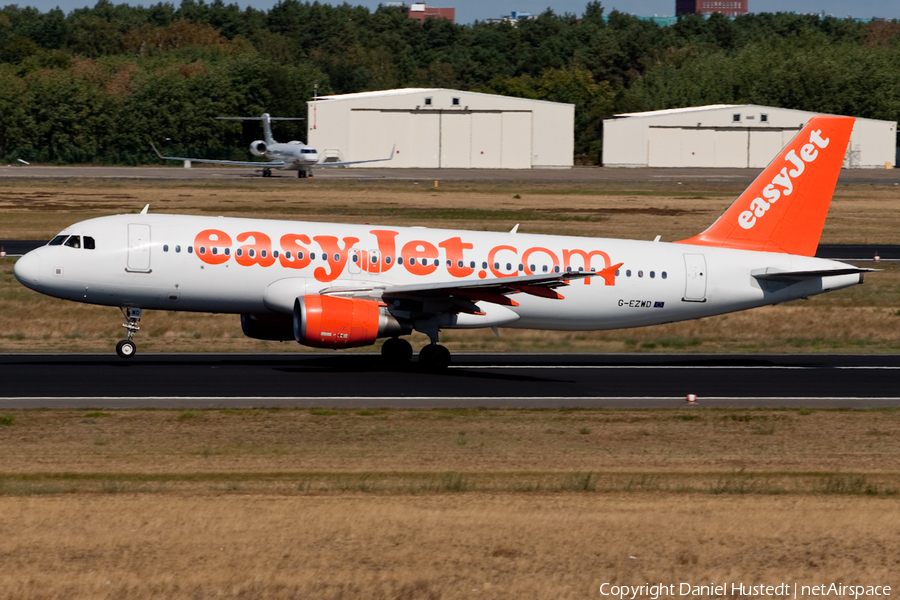 easyJet Airbus A320-214 (G-EZWD) | Photo 424743