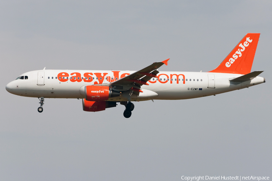 easyJet Airbus A320-214 (G-EZWF) | Photo 516944
