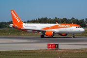 easyJet Airbus A320-214 (G-EZWG) at  Porto, Portugal