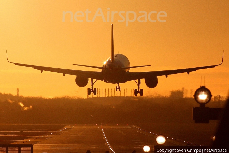 easyJet Airbus A320-214 (G-EZWI) | Photo 142187