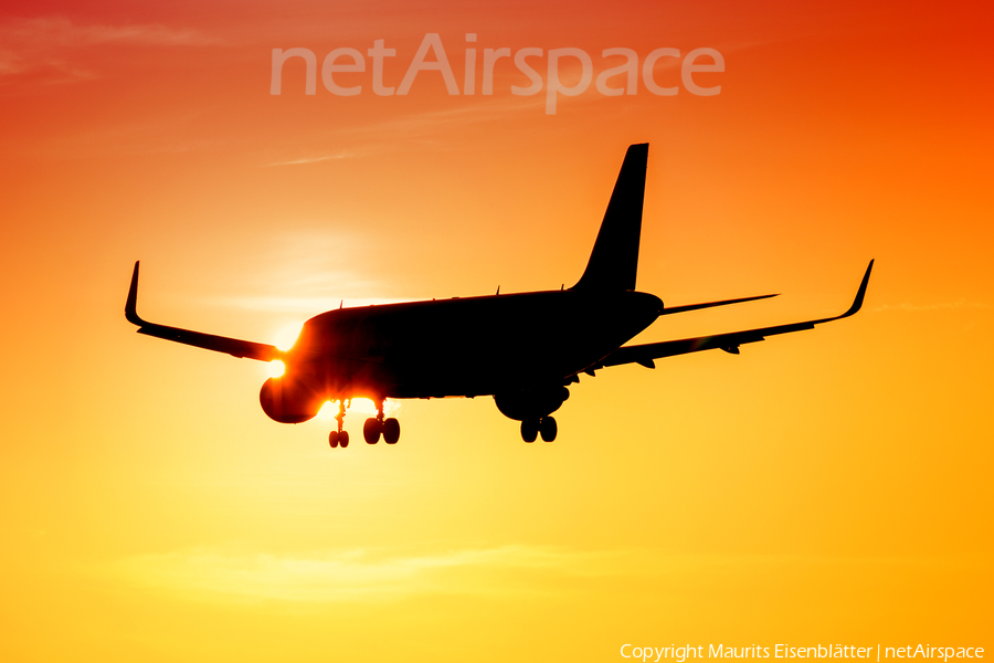 easyJet Airbus A320-214 (G-EZWK) | Photo 112847