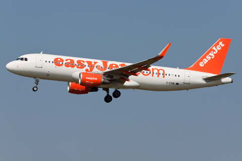 easyJet Airbus A320-214 (G-EZWL) at  Amsterdam - Schiphol, Netherlands