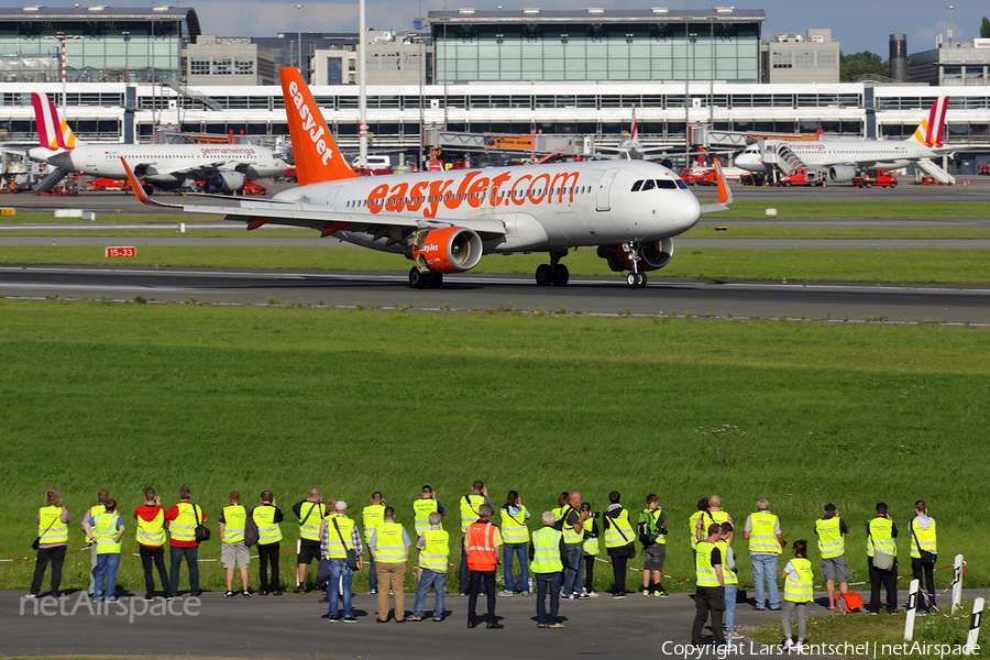easyJet Airbus A320-214 (G-EZWL) | Photo 118057