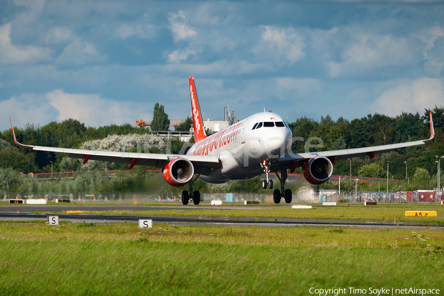 easyJet Airbus A320-214 (G-EZWL) | Photo 118103