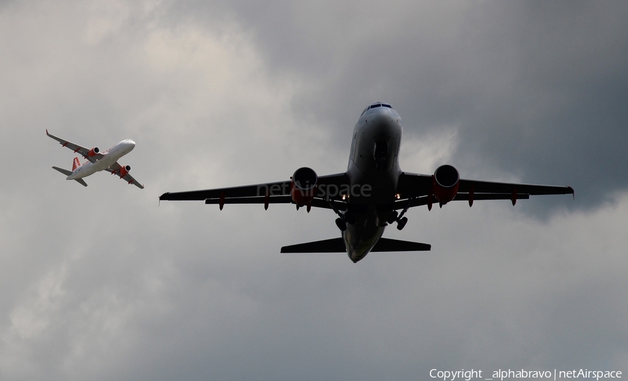 easyJet Airbus A320-214 (G-EZWN) | Photo 47722