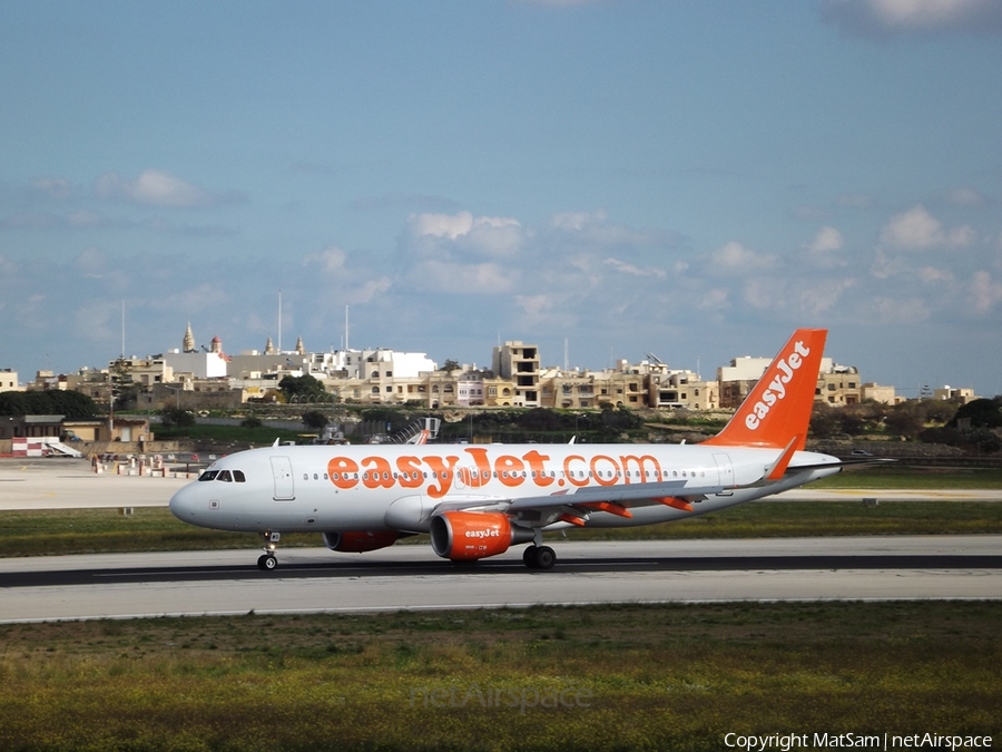 easyJet Airbus A320-214 (G-EZWO) | Photo 36198