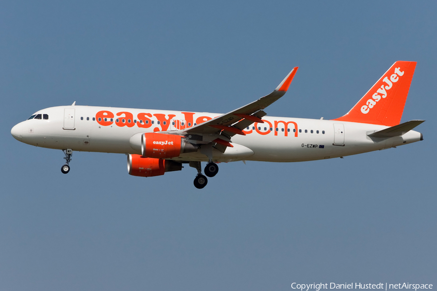 easyJet Airbus A320-214 (G-EZWP) | Photo 617938
