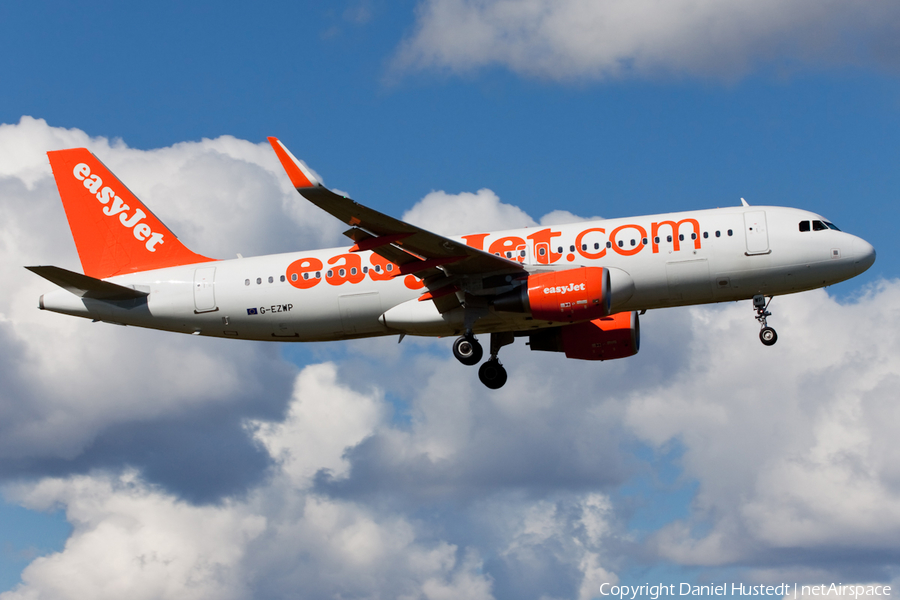 easyJet Airbus A320-214 (G-EZWP) | Photo 641125