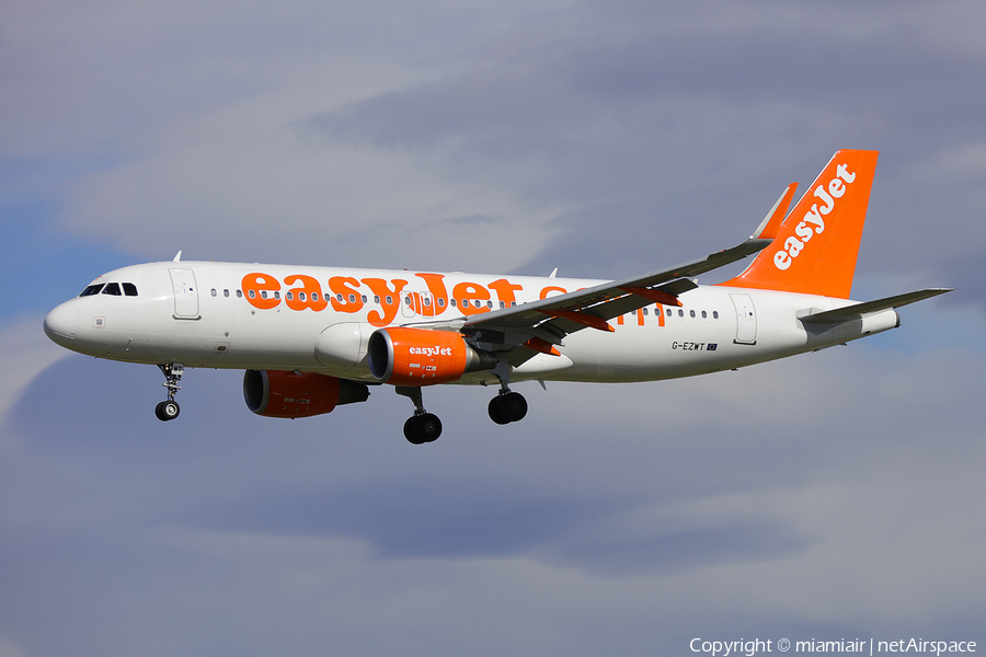 easyJet Airbus A320-214 (G-EZWT) | Photo 150196