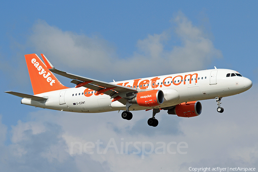 easyJet Airbus A320-214 (G-EZWT) | Photo 174852
