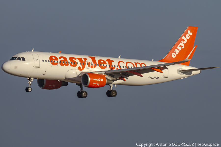 easyJet Airbus A320-214 (G-EZWT) | Photo 186557