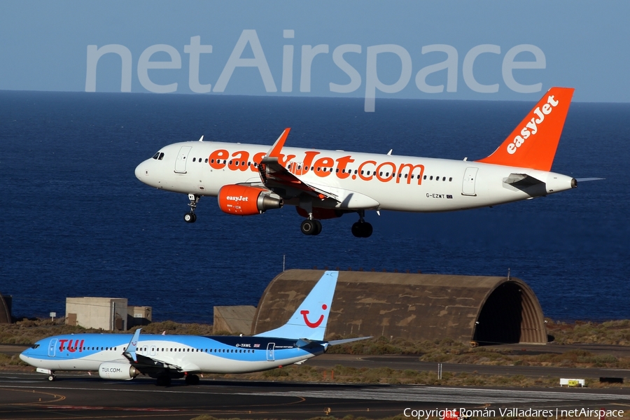 easyJet Airbus A320-214 (G-EZWT) | Photo 338676