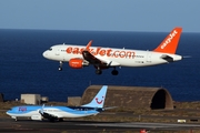 easyJet Airbus A320-214 (G-EZWT) at  Gran Canaria, Spain