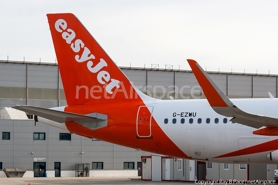 easyJet Airbus A320-214 (G-EZWU) | Photo 381174