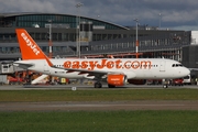 easyJet Airbus A320-214 (G-EZWW) at  Hamburg - Fuhlsbuettel (Helmut Schmidt), Germany