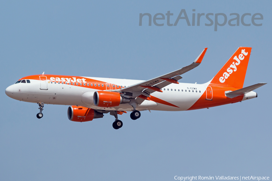 easyJet Airbus A320-214 (G-EZWX) | Photo 461746