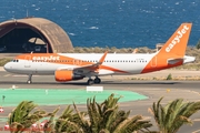 easyJet Airbus A320-214 (G-EZWX) at  Gran Canaria, Spain