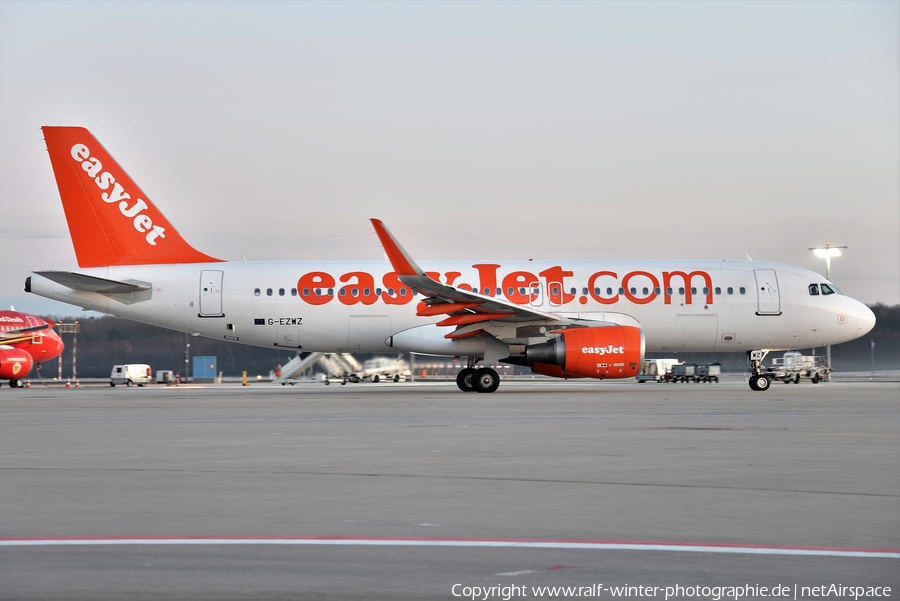 easyJet Airbus A320-214 (G-EZWZ) | Photo 439007