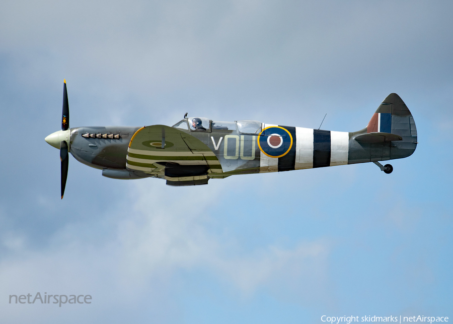 (Private) Supermarine Spitfire TR Mk IX (G-LFIX) | Photo 345536