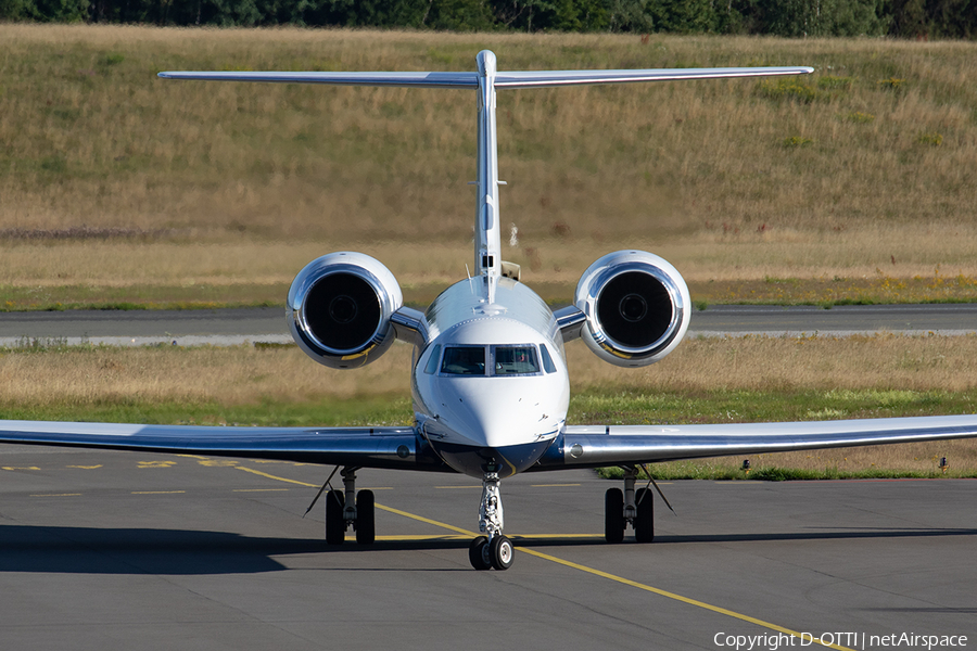 (Private) Gulfstream G-V-SP (G550) (G-LSCW) | Photo 395166