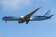 TUI Airways UK Boeing 787-9 Dreamliner (G-TUIO) at  London - Gatwick, United Kingdom