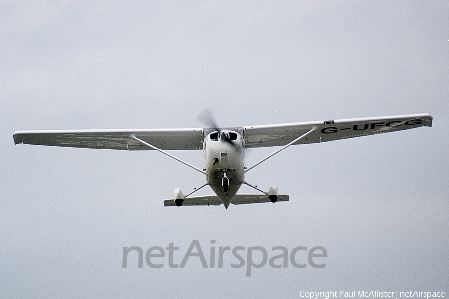 (Private) Cessna 172S Skyhawk SP (G-UFCG) | Photo 612726