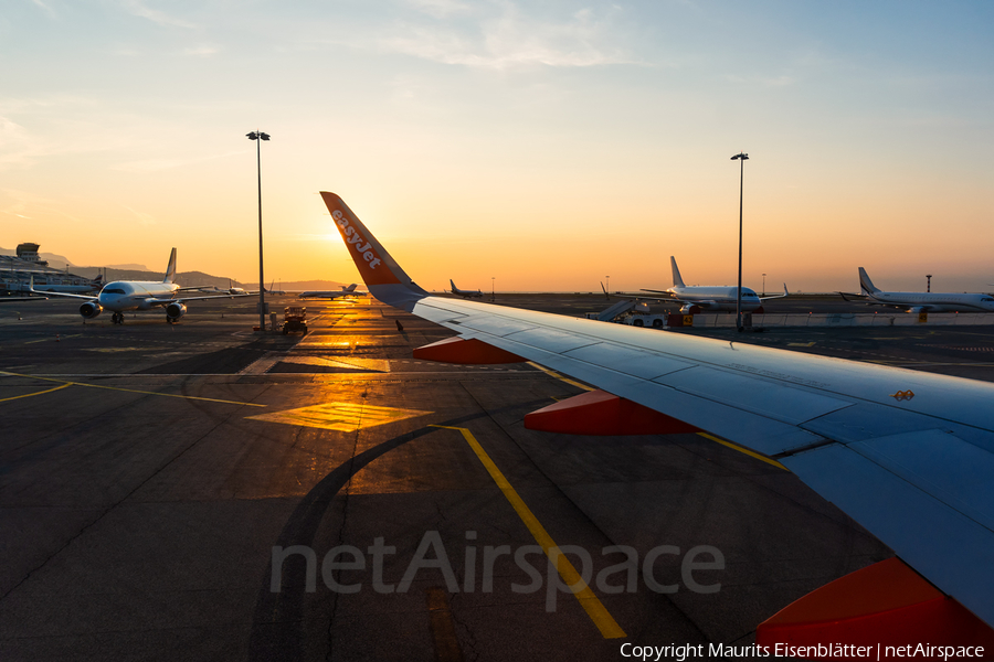 easyJet Airbus A320-251N (G-UZHB) | Photo 292250