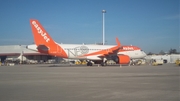easyJet Airbus A320-251N (G-UZHF) at  Porto, Portugal