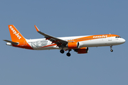 easyJet Airbus A321-251NX (G-UZMA) at  Tenerife Sur - Reina Sofia, Spain