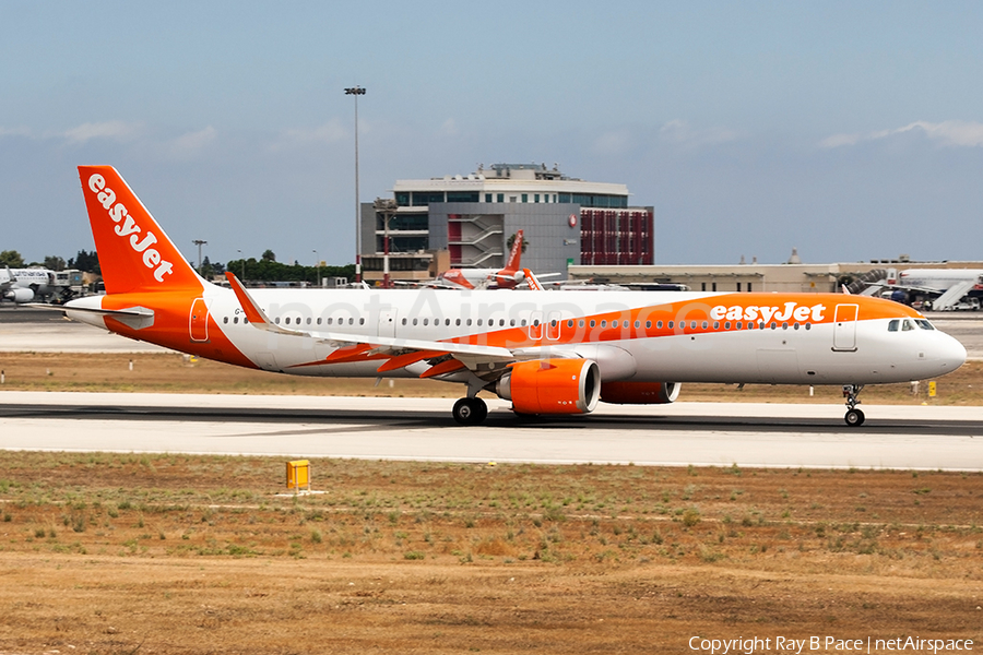 easyJet Airbus A321-251NX (G-UZMD) | Photo 344143