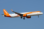 easyJet Airbus A321-251NX (G-UZMD) at  Tenerife Sur - Reina Sofia, Spain