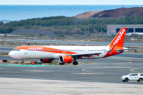 easyJet Airbus A321-251NX (G-UZMF) at  Gran Canaria, Spain