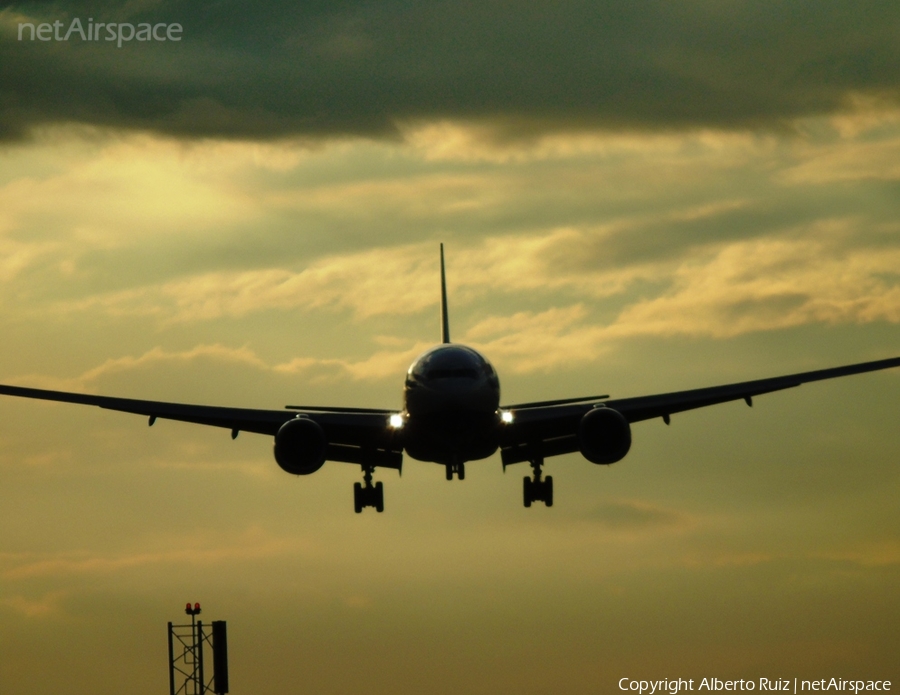 British Airways Boeing 777-236(ER) (G-YMMS) | Photo 333338