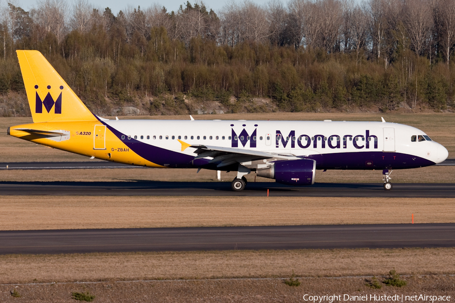 Monarch Airlines Airbus A320-214 (G-ZBAH) | Photo 421855