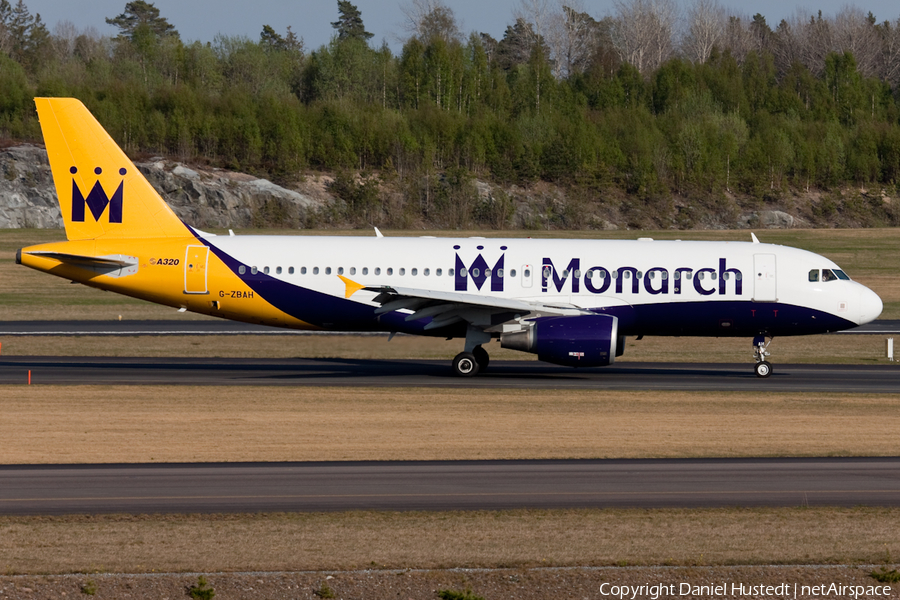 Monarch Airlines Airbus A320-214 (G-ZBAH) | Photo 422718
