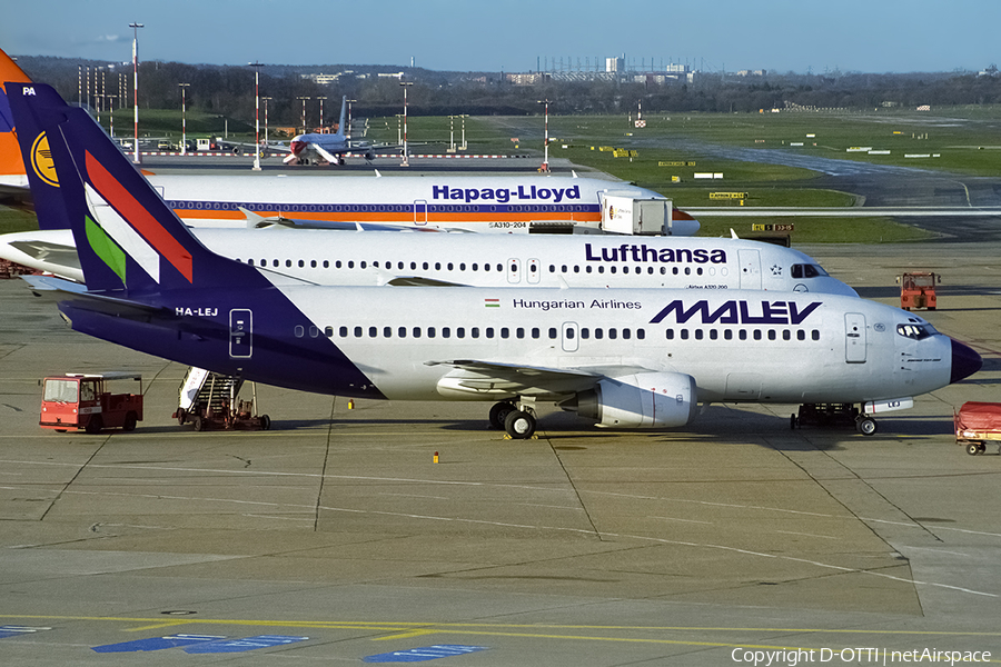 Malev Hungarian Airlines Boeing 737-3Q8 (HA-LEJ) | Photo 450347