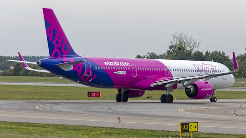 Wizz Air Airbus A321-271NX (HA-LGD) at  Gdansk - Lech Walesa, Poland