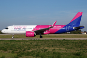 Wizz Air Airbus A320-271N (HA-LJD) at  Bologna, Italy
