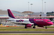 Wizz Air Airbus A320-232 (HA-LPN) at  London - Luton, United Kingdom