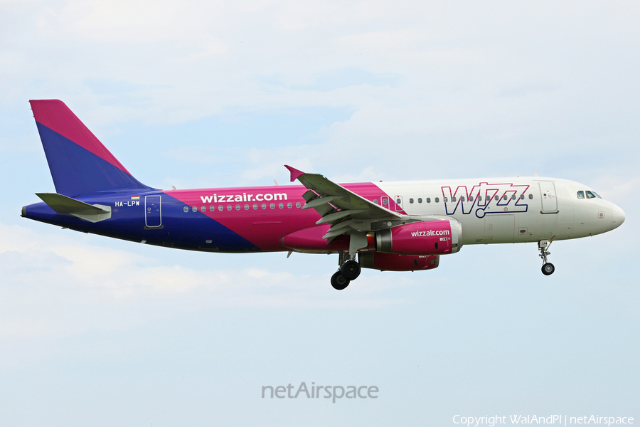 Wizz Air Airbus A320-232 (HA-LPW) | Photo 467175