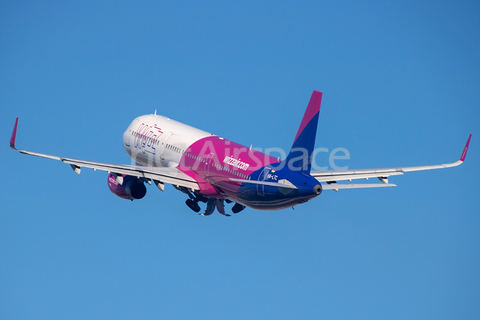 Wizz Air Airbus A321-231 (HA-LTC) at  Luqa - Malta International, Malta