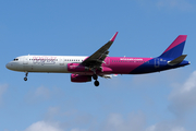 Wizz Air Airbus A321-231 (HA-LTI) at  London - Gatwick, United Kingdom