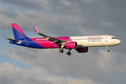 Wizz Air Airbus A321-271NX (HA-LVB) at  Madrid - Barajas, Spain